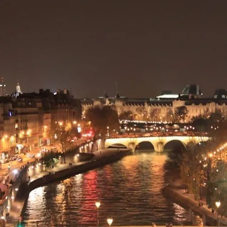 アパート 5 Minutes Champs Elysees Flat パリ