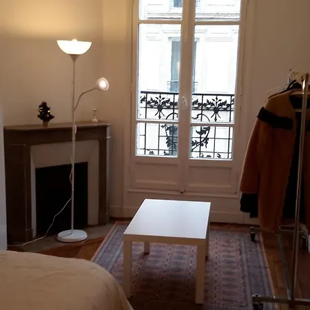 アパート 5 Minutes Champs Elysees Flat