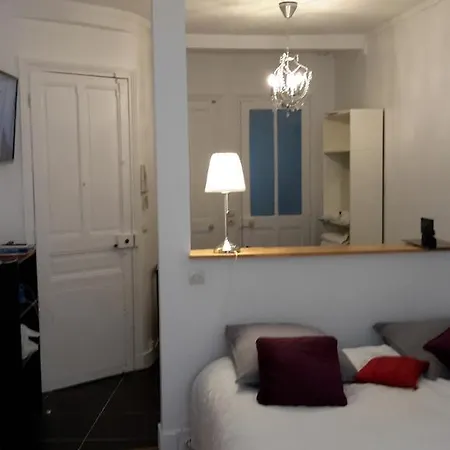 5 Minutes Champs Elysees Flat *