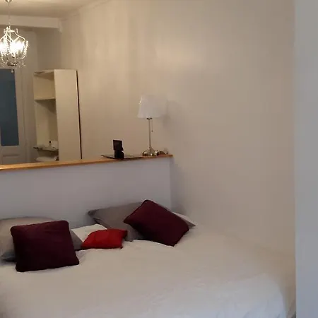 5 Minutes Champs Elysees Flat *